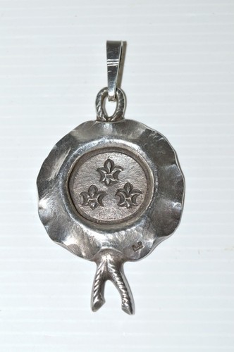 René delavan pendentif - -rené,