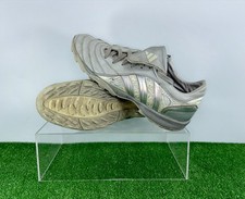 Crampons de football gris