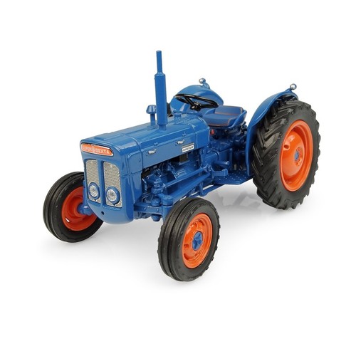 Universal hobbies tracteur - hobbies,