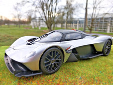 Superbe Aston Martin Valkyrie, échelle 1:18,longueur 24cm,neuve