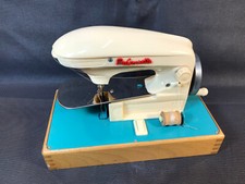 Ancienne petite machine à coudre jouet poupée Macousette déco vintage mercerie