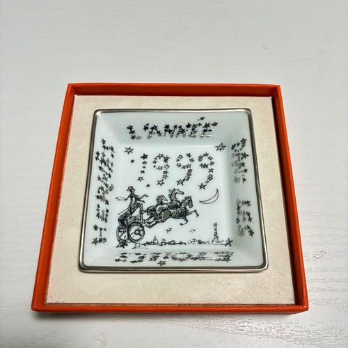 Cendrier plat commémoratif