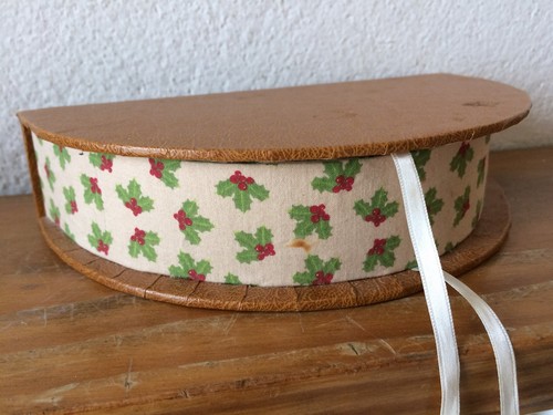 Ancienne boîte tissu mercerie