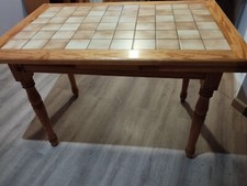 1 Table salle à manger avec 2 rallonges et 4 Chaises  A venir chercher à Usson