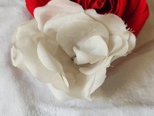 Fleur ancienne  sur broche