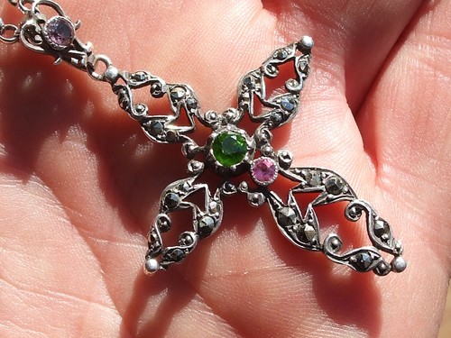 Belle croix avec marcassite - croix,