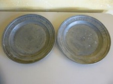 2 PLATS ou ASSIETTES ANCIENS EN ETAIN XIXe E. CRESPEL ROI 1859 ZINN PEWTER