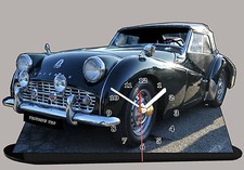 Voiture miniature en horloge