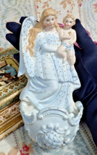 ANCIEN BÉNITIER décor ange à l'enfant en BISCUIT POLYCHROME XIXe