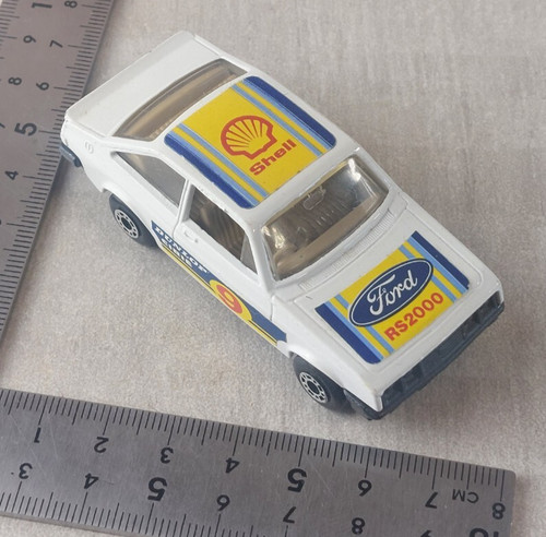 Ancienne petite voiture ford - ancienne,