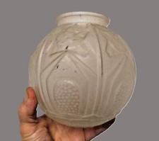 PETIT OBUS plafonnier  rond en  VERRE  préssé ART DECO  