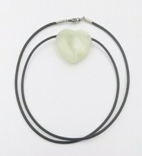PENDENTIF COEUR PIERRE JADE DE
