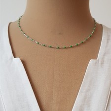 Collier argenté perles de résine, coloris Vert. Acier inoxydable.