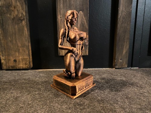 Lara croft statue tomb raider - tomb,