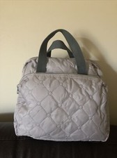 Vanity souple nombreux compartiments, tissus polyester matelassé gris