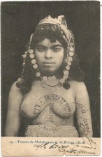 Femme seins nus de Mehdeya