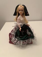 poupée folklorique régionale