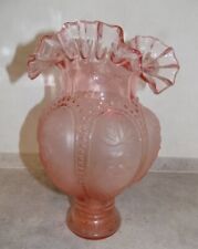 ANCIEN VASE EN VERRE MOULÉ