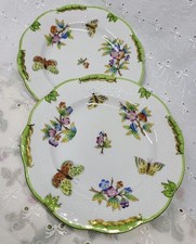 Lot de 2 assiettes en porcelaine Herend Queen Victoria à fleurs et papillons