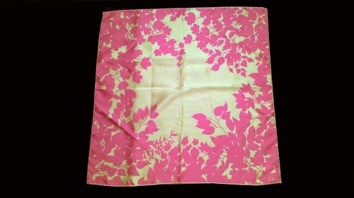 Chic foulard carré signé - carrÉ,