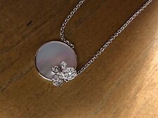 Morganne Bello collier or blanc nacre papillon