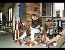 DURFORT (81) ATELIER de DINANDIER / ARTISAN au TRAVAIL du CUIVRE en 1992