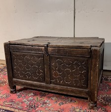 Asie XVIIIeme : coffre en bois