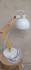 LAMPE A POSER ARTICULEE EN BOIS ET METAL BLANC
