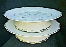 2 assiettes montées anciennes en porcelaine de Limoges semi de roses