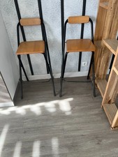 2 Chaises haute de cuisine bois et métal très bon état 