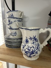 4 TASSES 9 SOUS TASSES ET 1