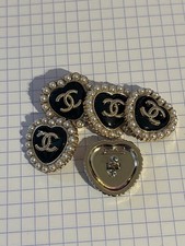 5 boutons chanel vintage coeur