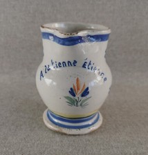 AMUSANT PETIT PICHET EN