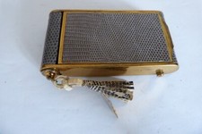 Ancien poudrier porte