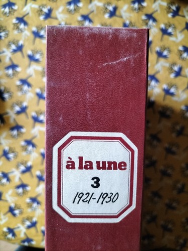 Classeur une années - "a, une"
