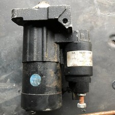 Démarreur RENAULT Clio II III Kangoo 1.5 DCI placé a l'arrière du moteur