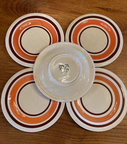 Ensemble assiettes à - de,