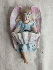 Ancien bénitier angelot en biscuit polychrome