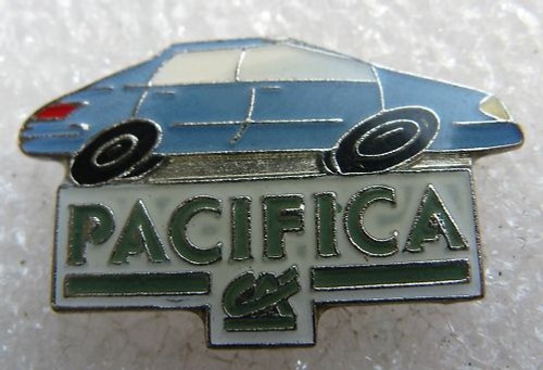 Pin assurance voiture - pin's,