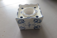 Encrier carré bleu fond blanc