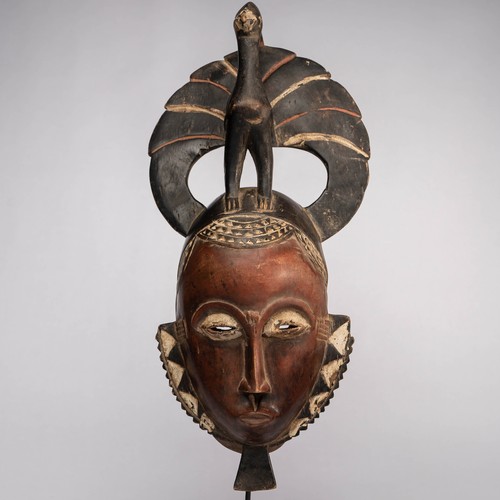 0916 masque yaoure avec - masque, socle