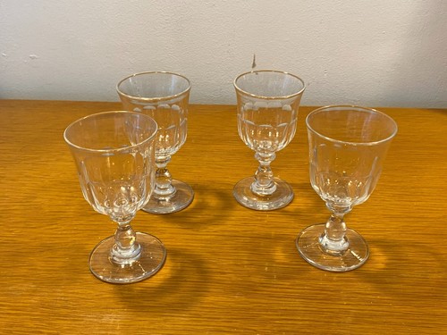 Anciens verres vin - verres, à
