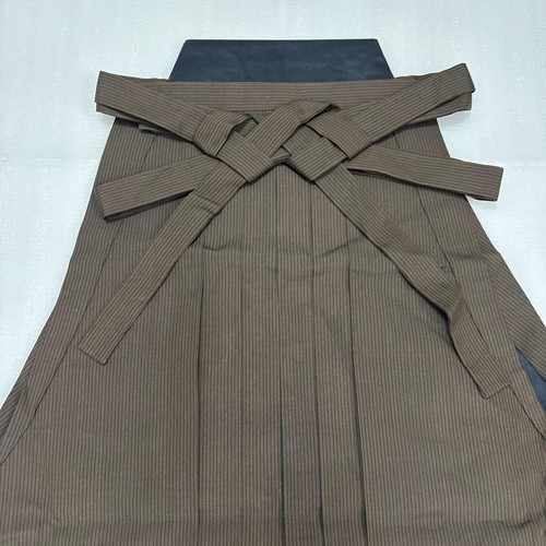Hakama japonais sur rayures