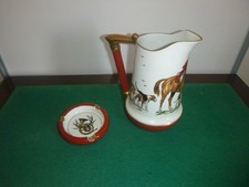 PICHET + CENDRIER EN PORCELAINE DE COULEUVRE A DECOR DE VENERIE PAR P. CHAMBRY