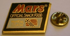 COUPE DU MONDE 94 USA SOCCER MARS SNACK OFFICIEL FIFA FOOTBALL broche vintage 1994