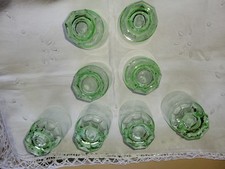 8 verres à liqueur ou
