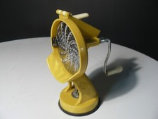 ANCIENNE RAPE FROMAGE ET LEGUME VERTICALE MADE ITALY JAUNE ANNEE 70 VINTAGE