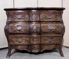 Commode tombeau galbée de style louis XV Provençal en chene massif
