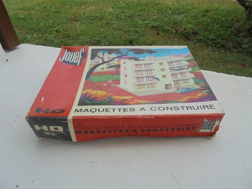 Boite vide immeuble moderde - vide,
