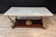 Table basse en acajou et bronze doré, plateau en marbre blanc – Travail des anné
